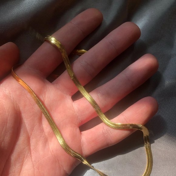 70s Vibe Herringbone Chain - 18K Gold-Plated - Picture 3 of 4